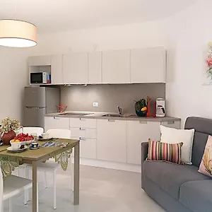  Apartment Life