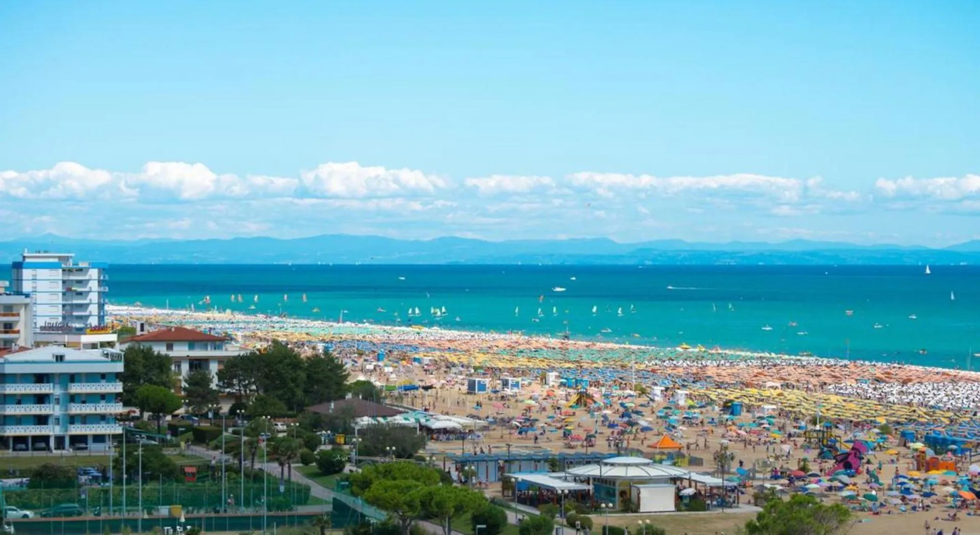 Stay Just Few Meters From The Beach Bibione Italy