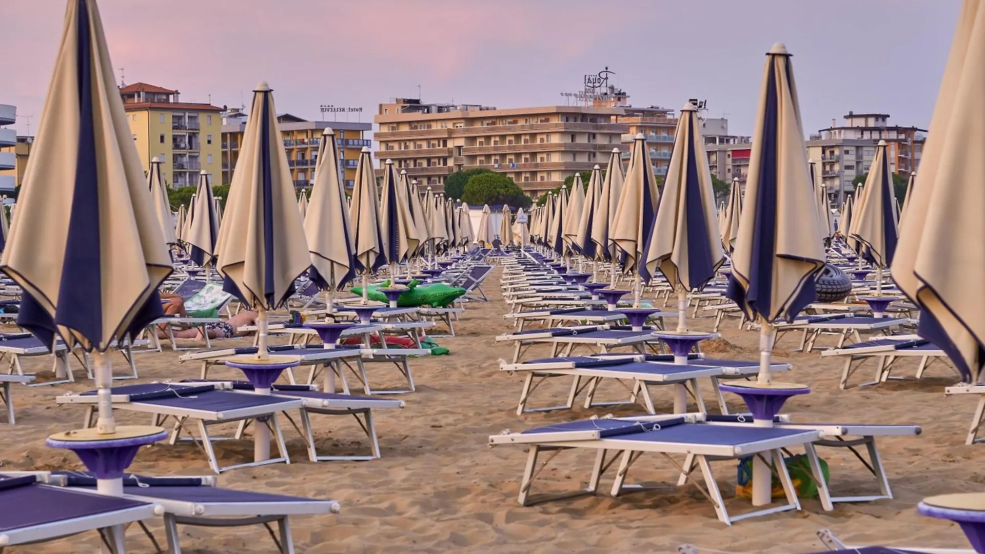 Stay Just Few Meters From The Beach Bibione Apartment